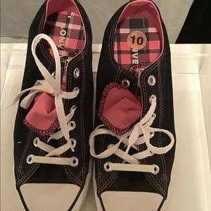 Converse pink & black shoes